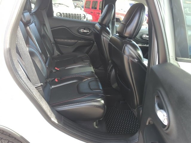 Used 2019 Jeep Cherokee Trailhawk w/ Cold Weather Group image 22