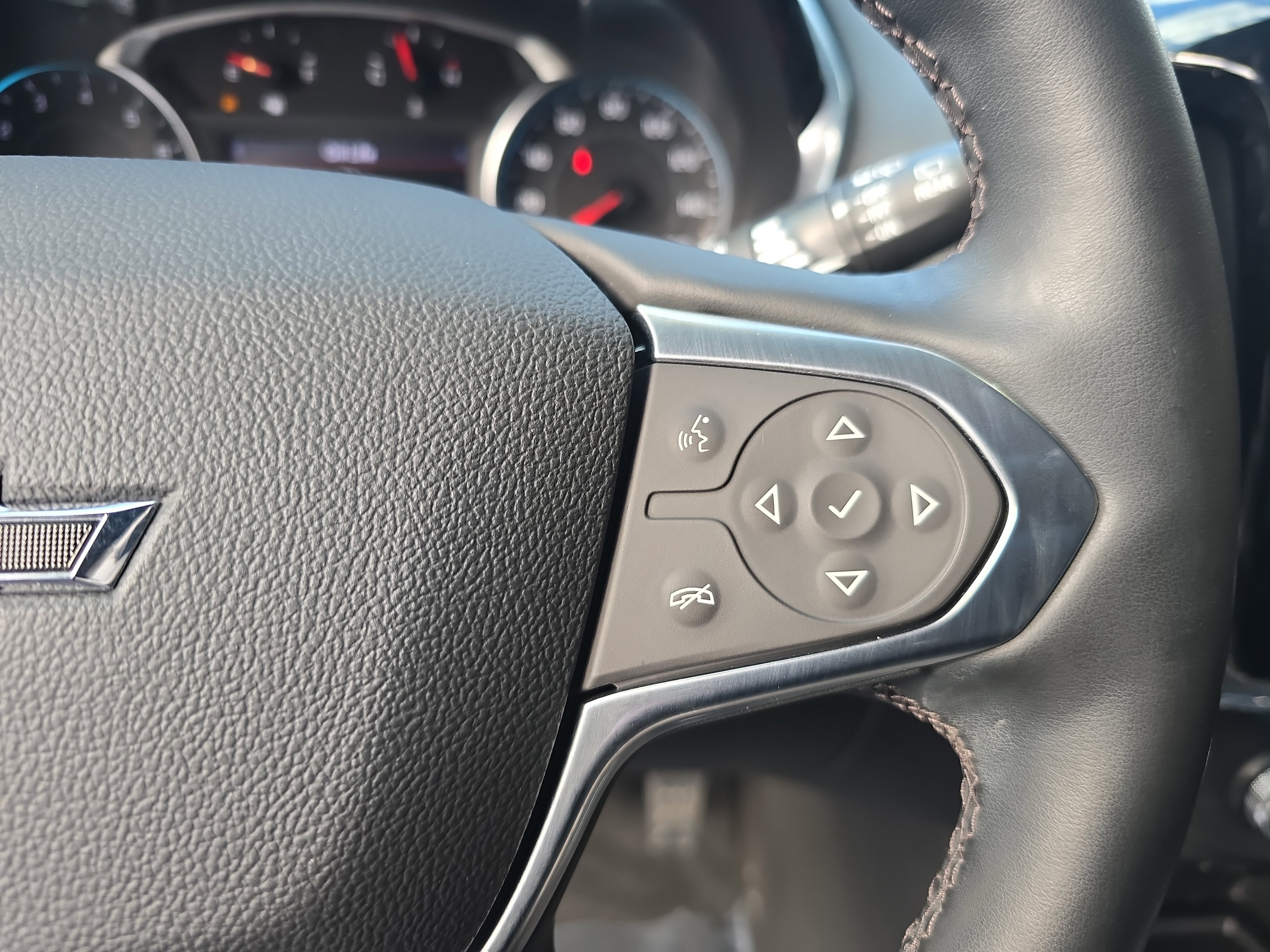 Used 2023 Chevrolet Traverse RS image 17