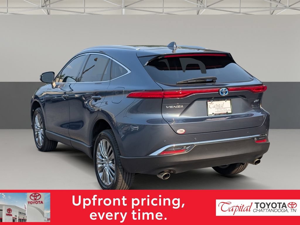 Used 2024 Toyota Venza XLE AWD/4WD image 5