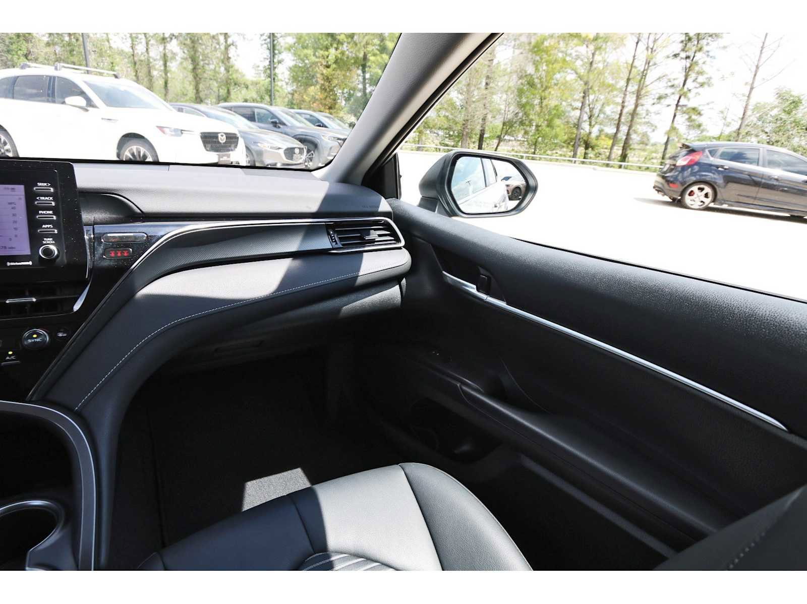 Used 2023 Toyota Camry SE image 8