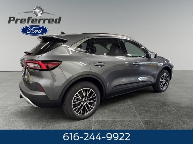 New 2026 Ford Escape SE w/ Class II Trailer Tow Package FWD image 16