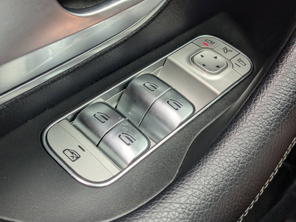 Used 2022 Mercedes-Benz GLE 350 4MATIC image 11