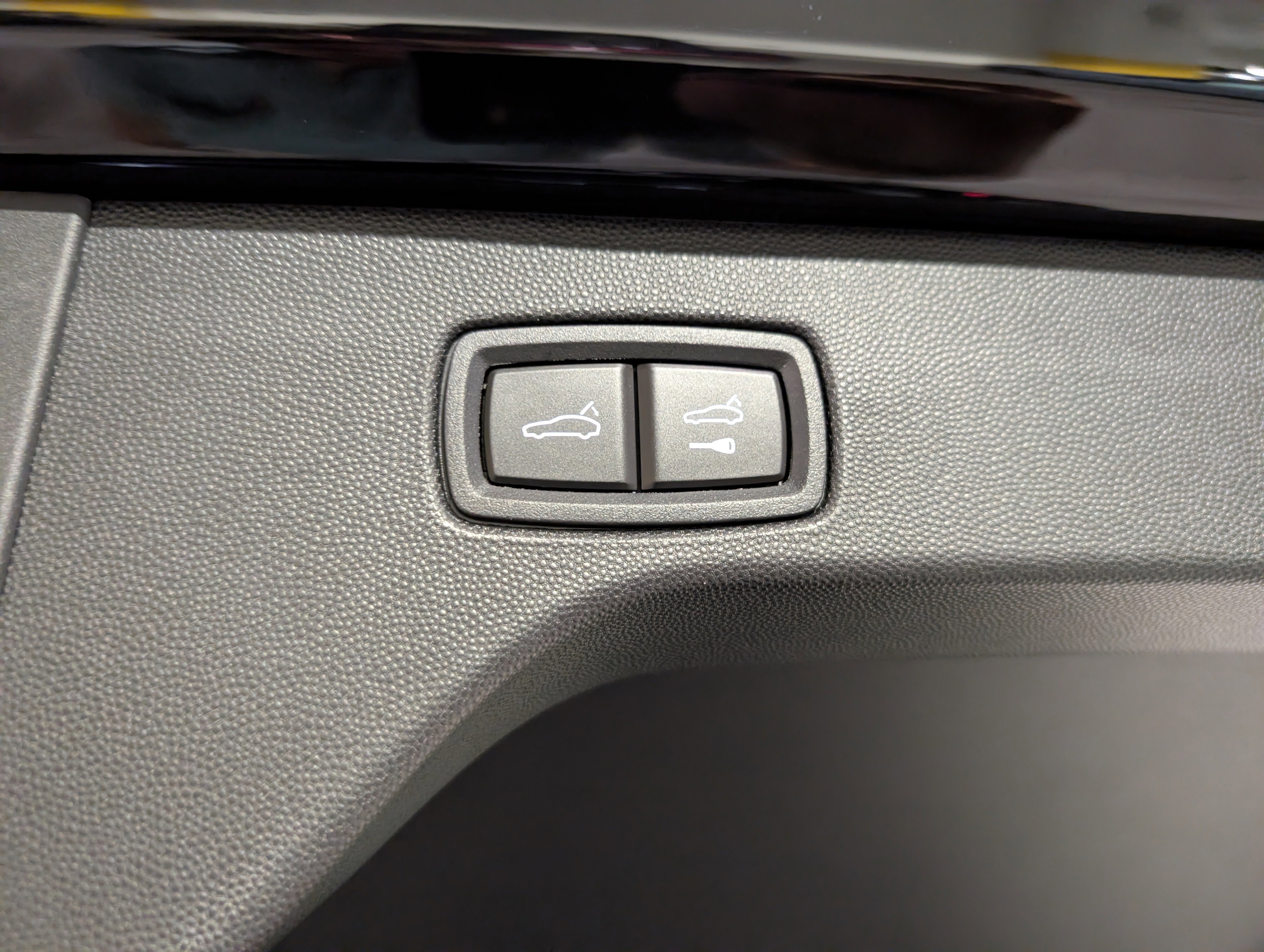 New 2026 Porsche Macan 4 Electric image 24