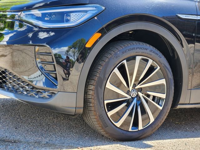 Certified 2023 Volkswagen ID.4 Pro S Plus AWD/4WD image 8