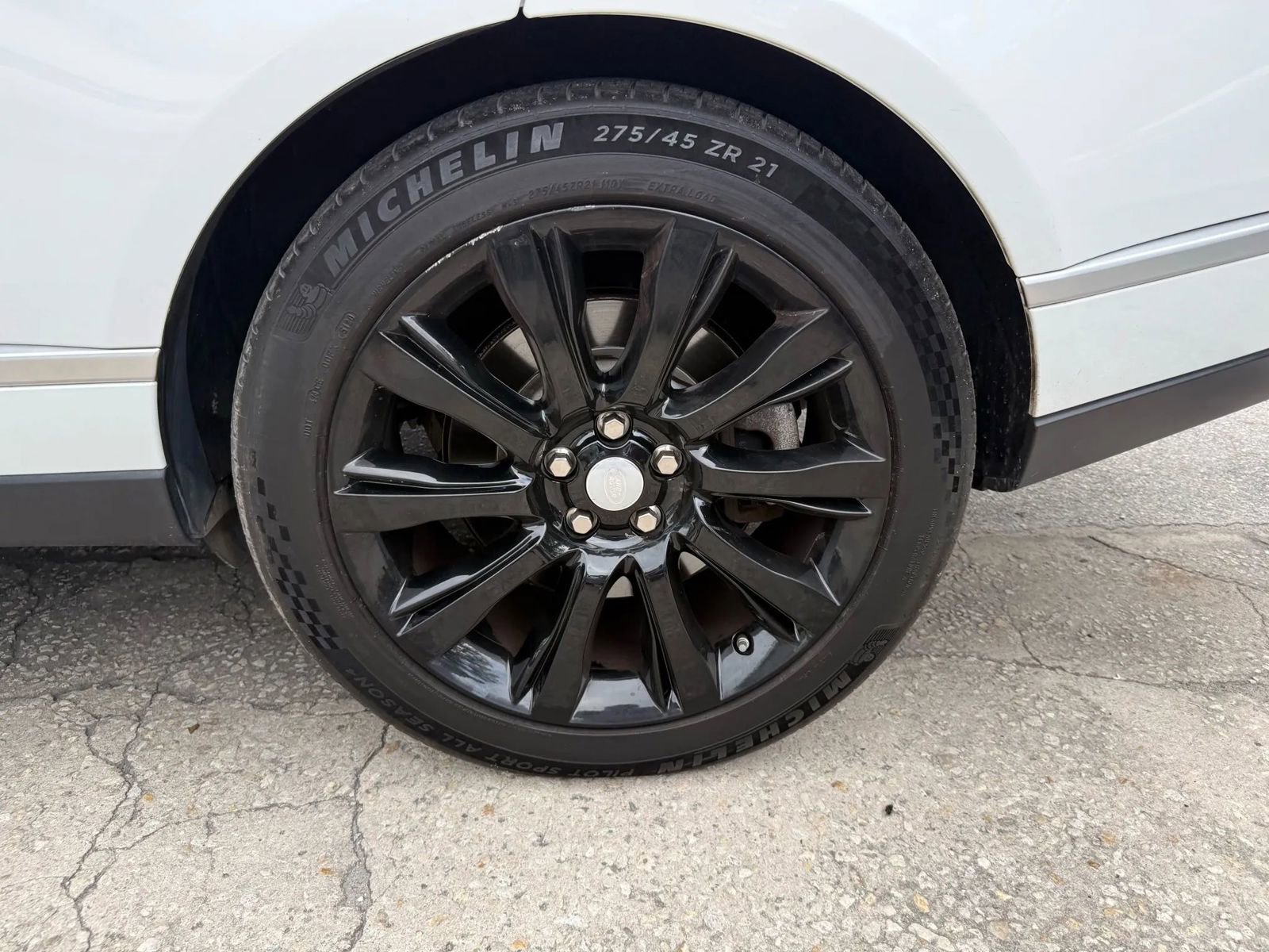 Used 2017 Land Rover Range Rover Long Wheelbase Supercharged image 23