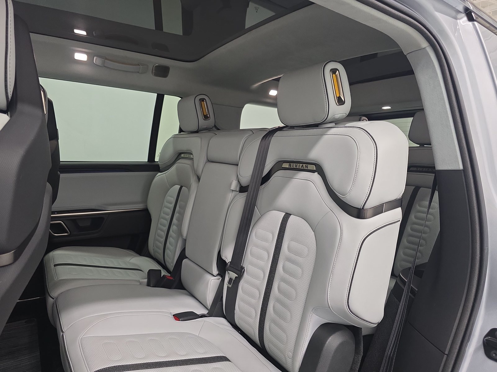 Used 2024 Rivian R1S Adventure Quad AWD/4WD image 21
