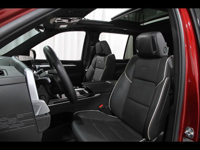 Certified 2025 Cadillac Escalade Sport w/ LPO, ONYX Package AWD/4WD image 5