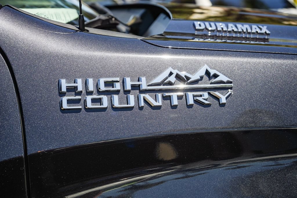 Used 2023 Chevrolet Silverado 1500 High Country w/ High Country Premium Package AWD/4WD image 8
