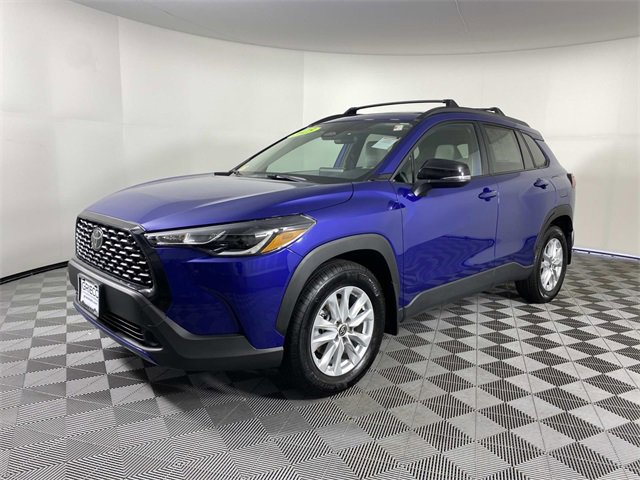 Used 2025 Toyota Corolla Cross LE image 4