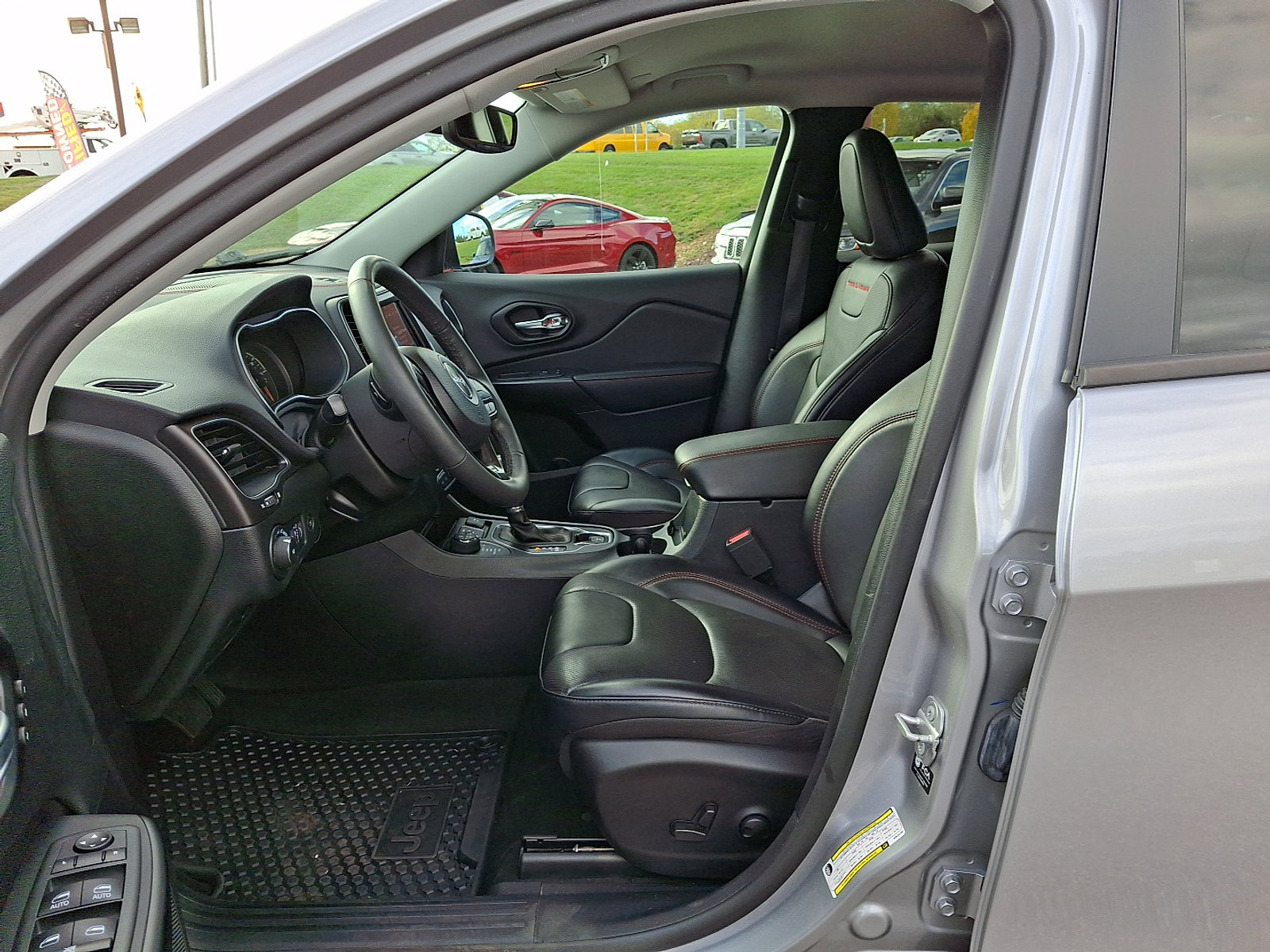 Certified 2022 Jeep Cherokee Trailhawk w/ Premium Leather Package image 15