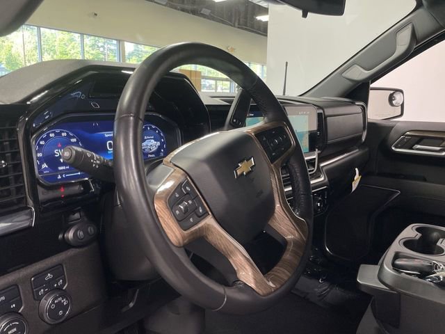 Used 2022 Chevrolet Silverado 1500 LT AWD/4WD image 14