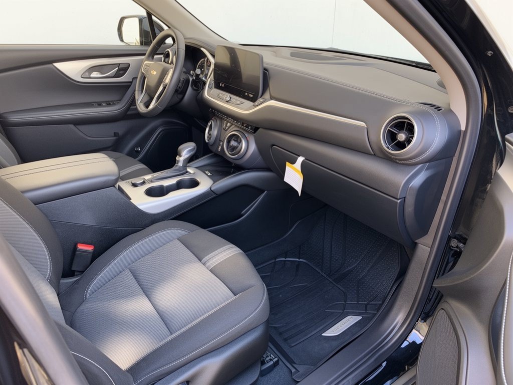 Used 2024 Chevrolet Blazer LT w/ Convenience Package FWD image 30