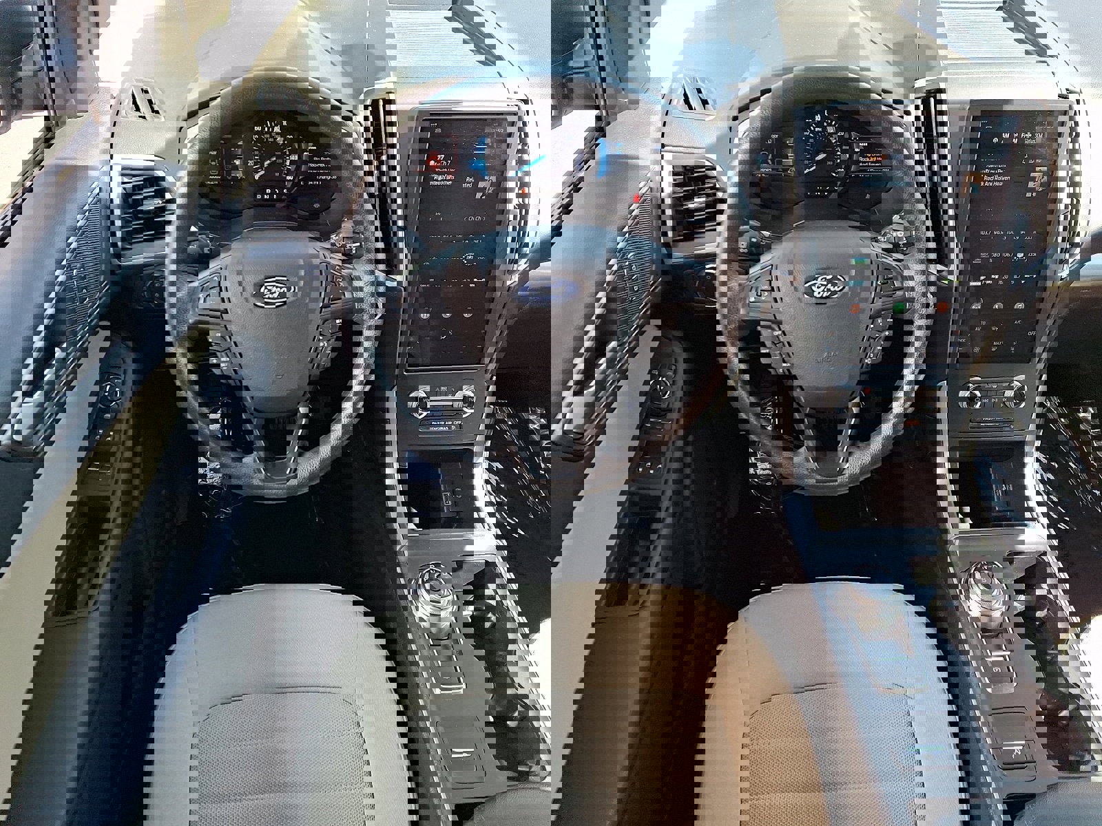 Used 2021 Ford Edge SE image 11