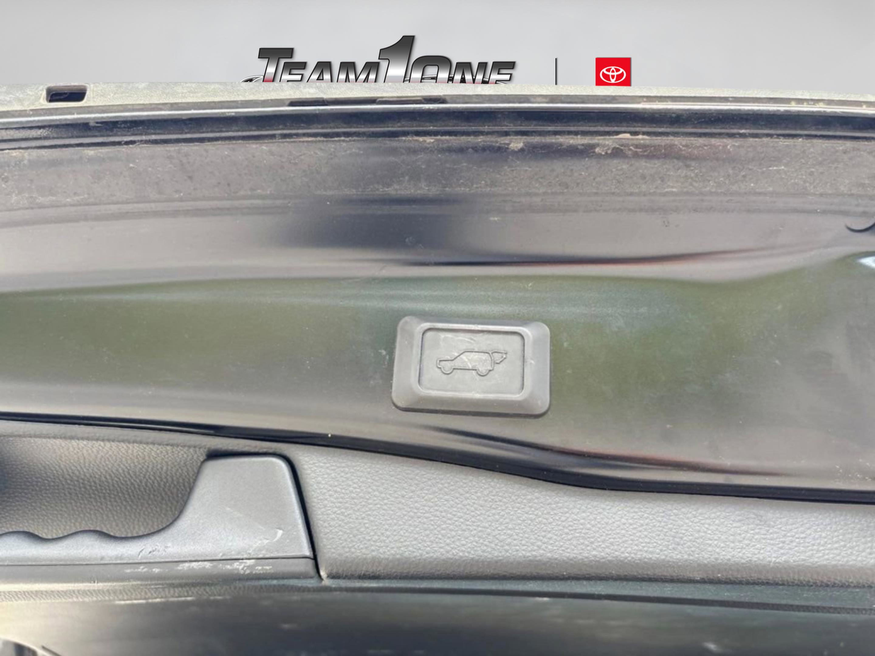 Used 2023 Toyota RAV4 XLE Premium FWD image 31