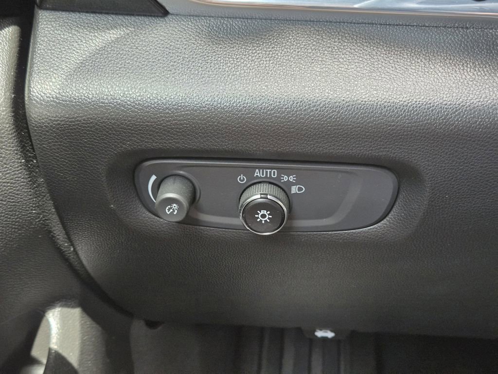 Used 2022 Chevrolet Traverse RS FWD image 24