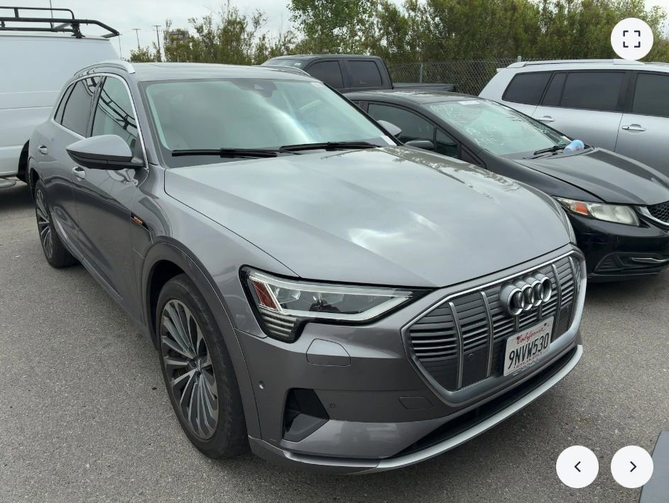 Used 2019 Audi e-tron Prestige w/ Prestige Package AWD/4WD image 3