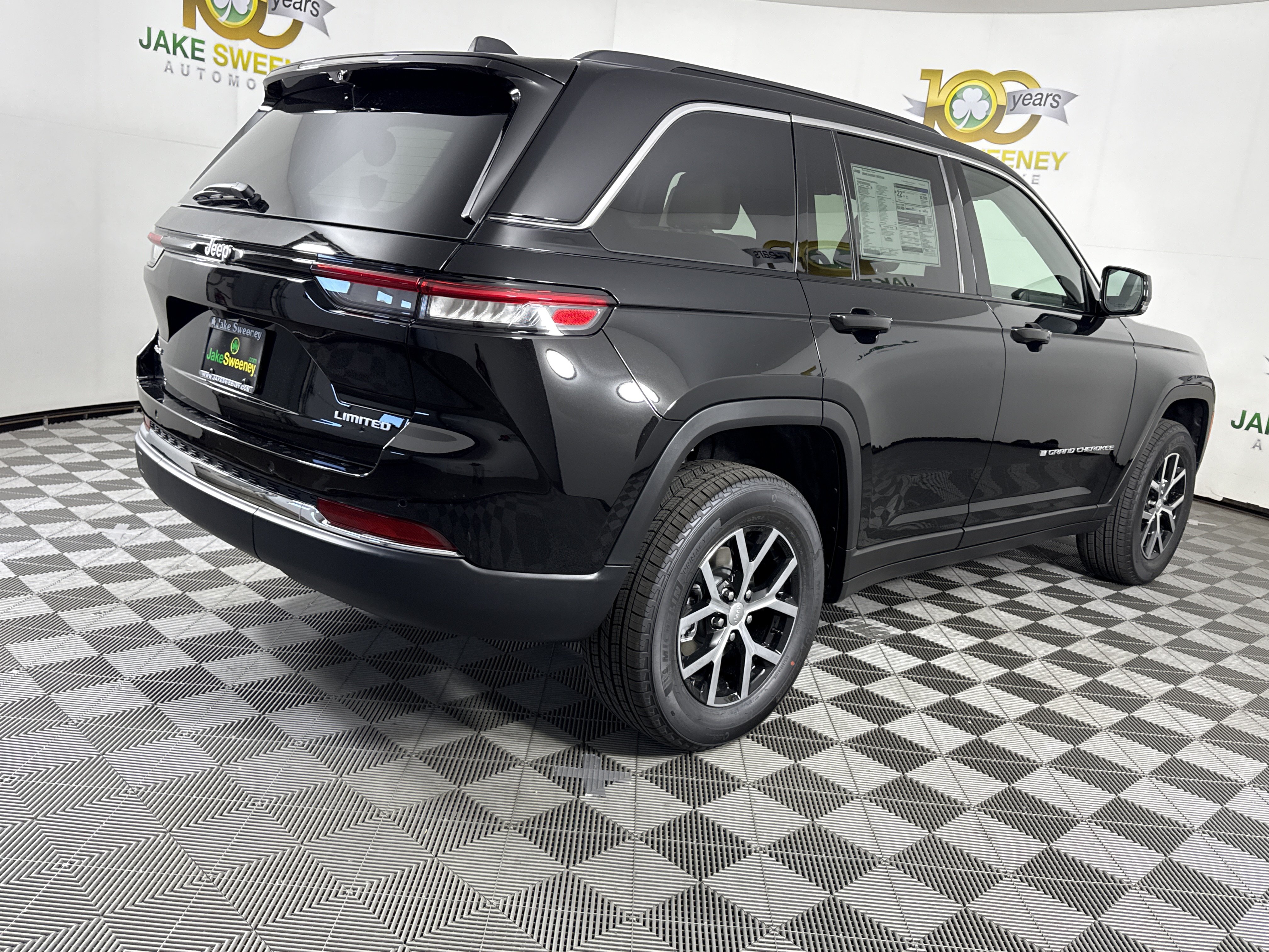 New 2025 Jeep Grand Cherokee Limited w/ Luxury Tech Group II AWD/4WD image 10
