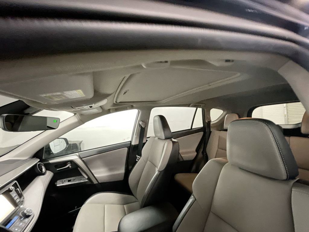 Used 2018 Toyota RAV4 Platinum image 19