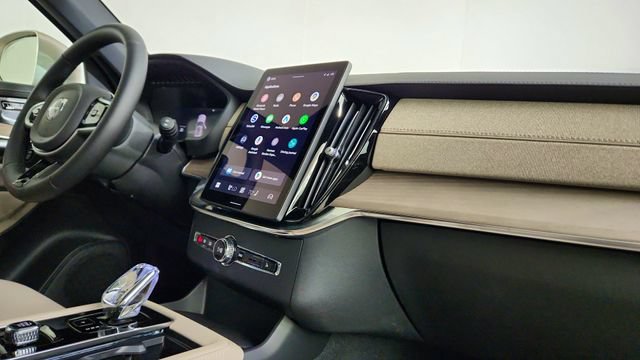 New 2026 Volvo XC90 T8 Plus w/ Protection Package Premier AWD/4WD image 36