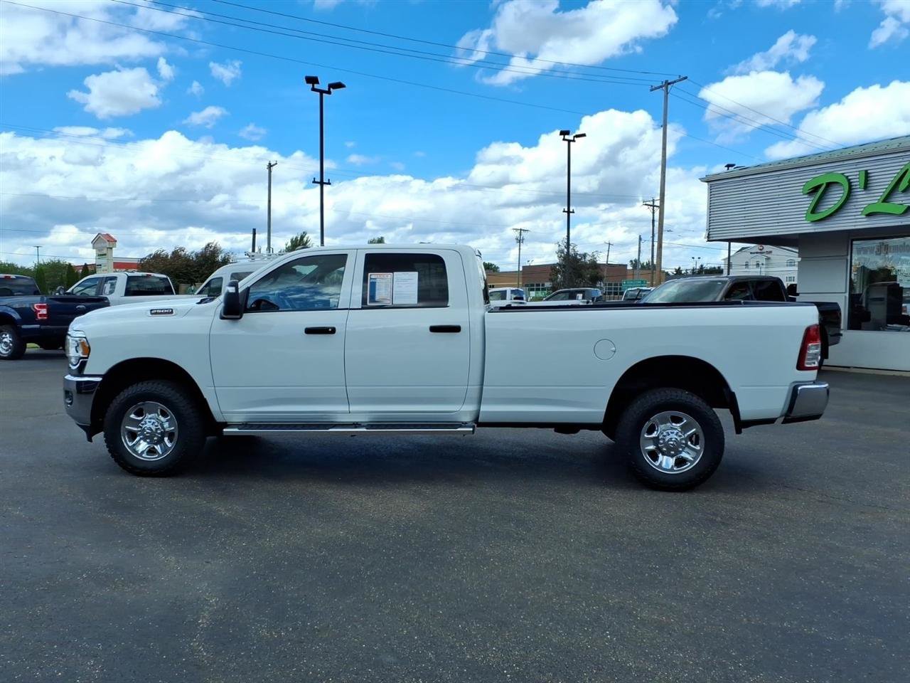 Used 2024 RAM 2500 Tradesman w/ Chrome Appearance Group AWD/4WD image 8