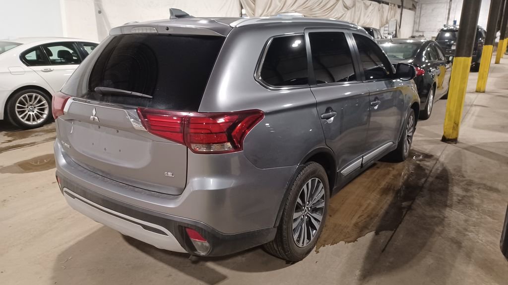 Used 2020 Mitsubishi Outlander SEL image 2