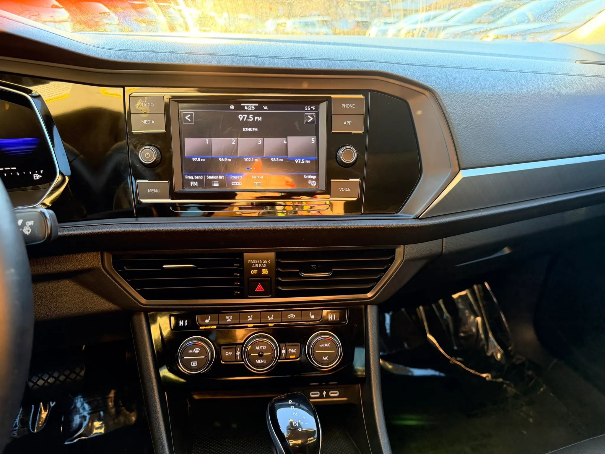 Used 2023 Volkswagen Jetta SE image 19