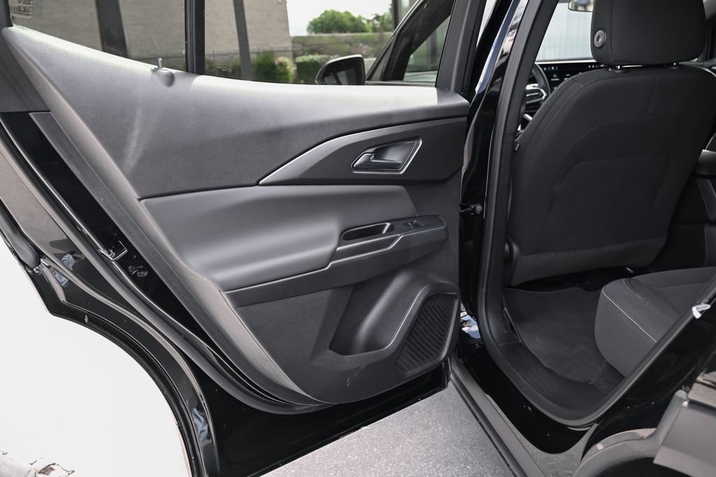 Used 2026 Chevrolet Equinox EV LT w/ LPO, Blackout Package FWD image 31