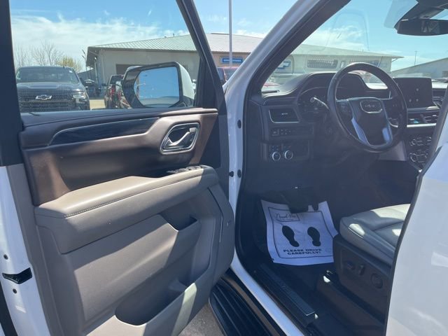Used 2022 GMC Yukon XL SLT w/ SLT Premium Package AWD/4WD image 9