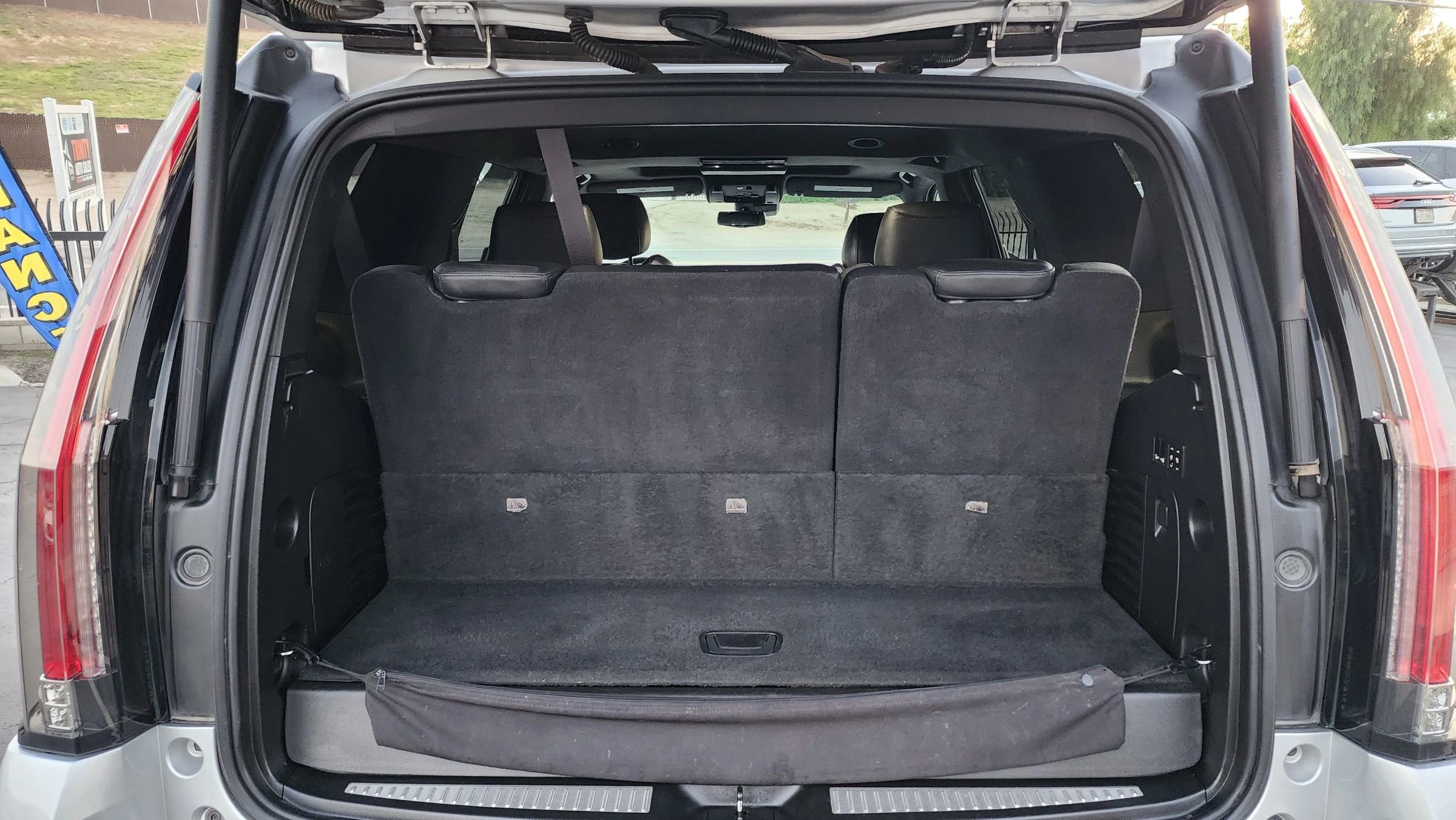 Used 2020 Cadillac Escalade Platinum image 25