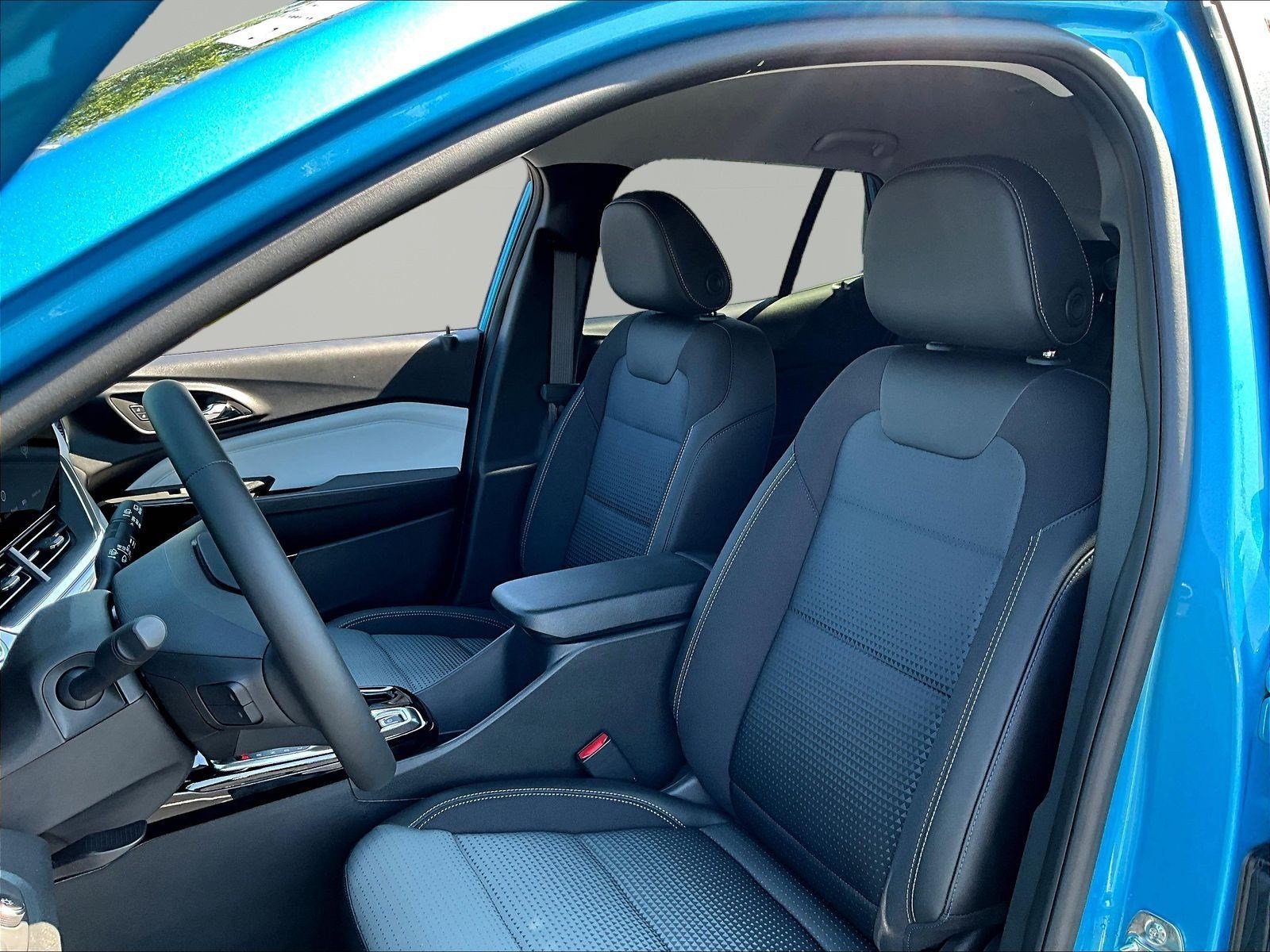 New 2026 Chevrolet Trax LT w/ Driver Confidence Package FWD image 17
