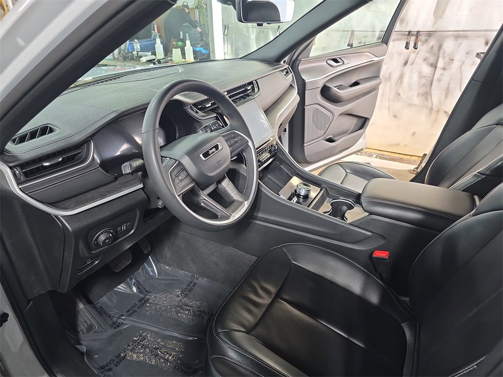 Used 2024 Jeep Grand Cherokee L Limited w/ Luxury Tech Group II image 18