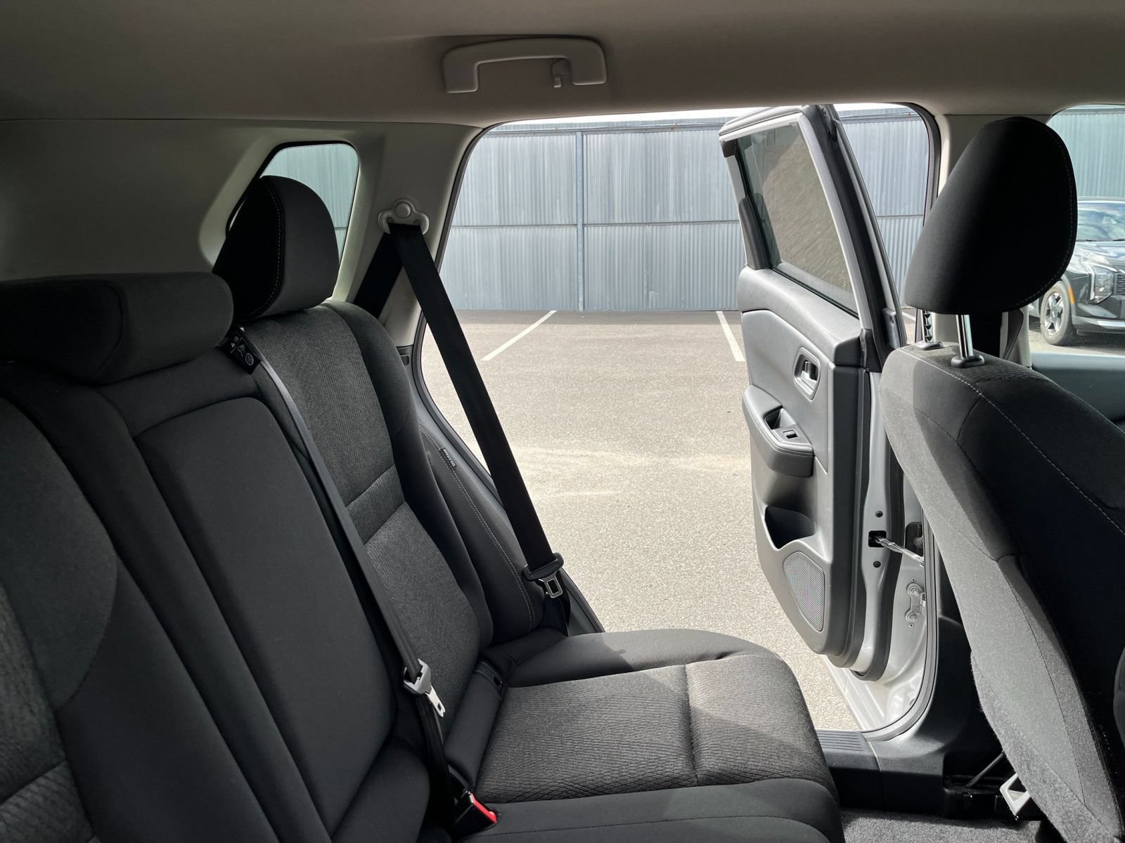 Used 2025 Nissan Rogue SV AWD/4WD image 38