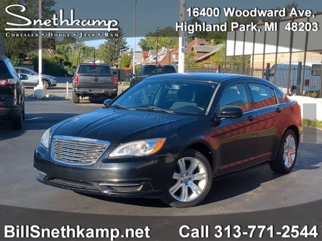 Used 2012 Chrysler 200 Touring w/ Cold Weather Group FWD image 1