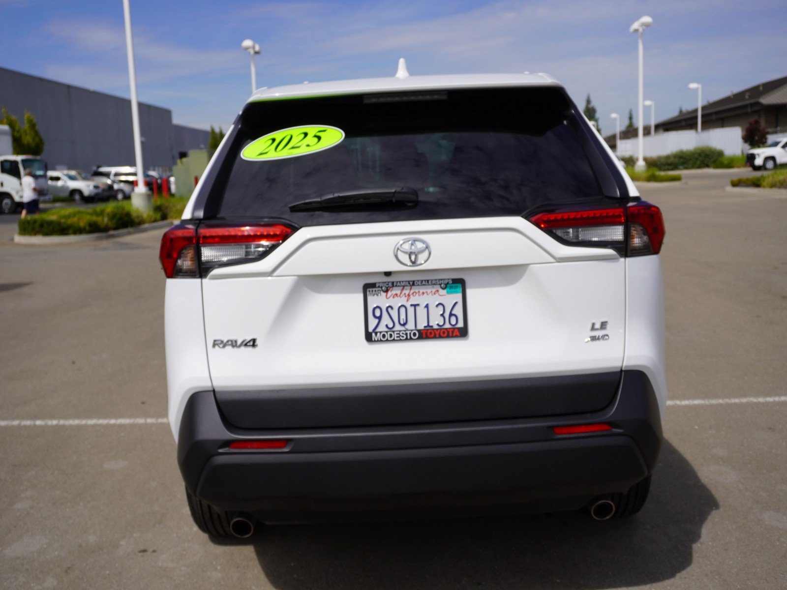 Used 2025 Toyota RAV4 LE AWD/4WD image 9