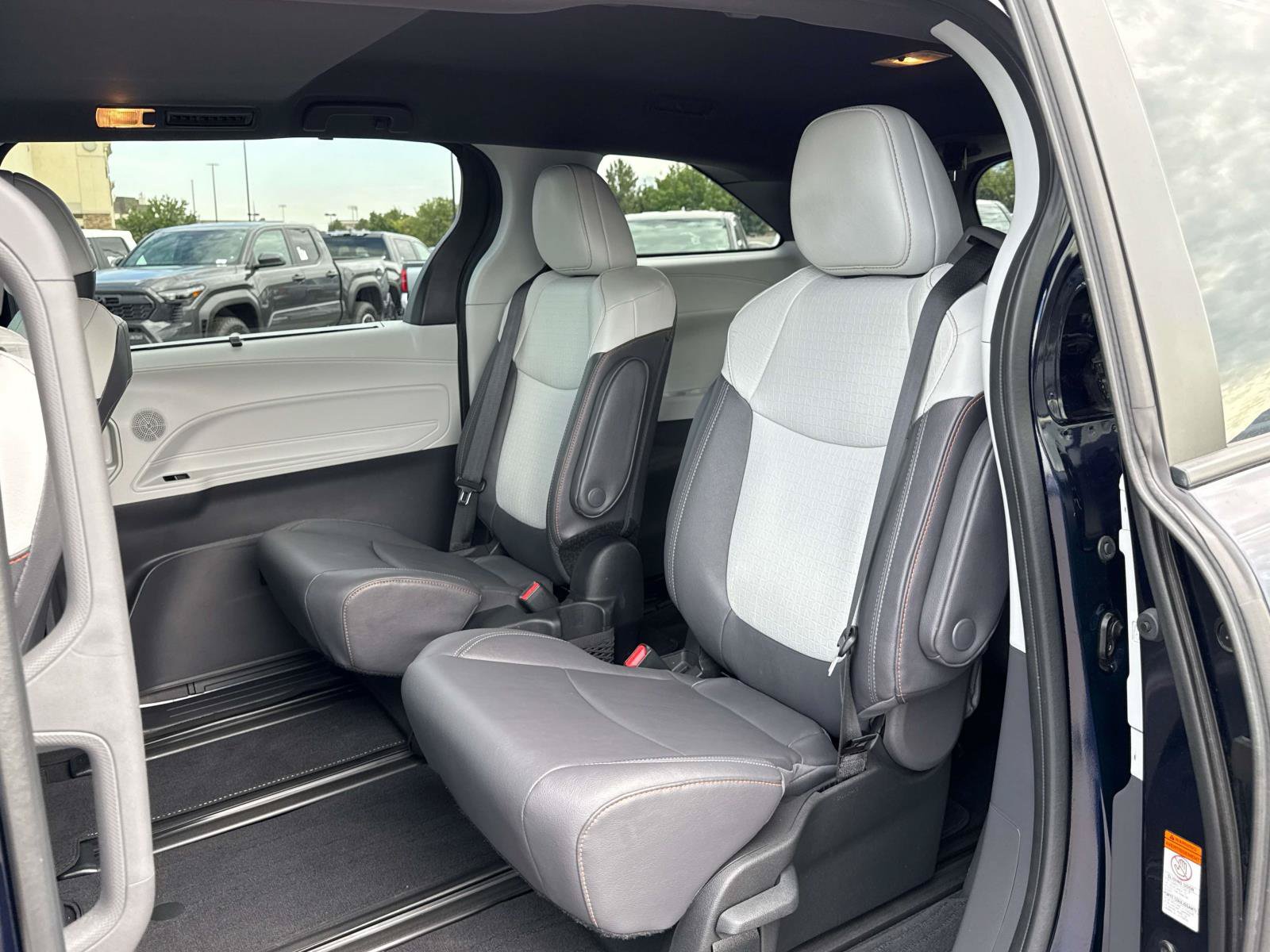 Used 2024 Toyota Sienna XSE FWD image 14