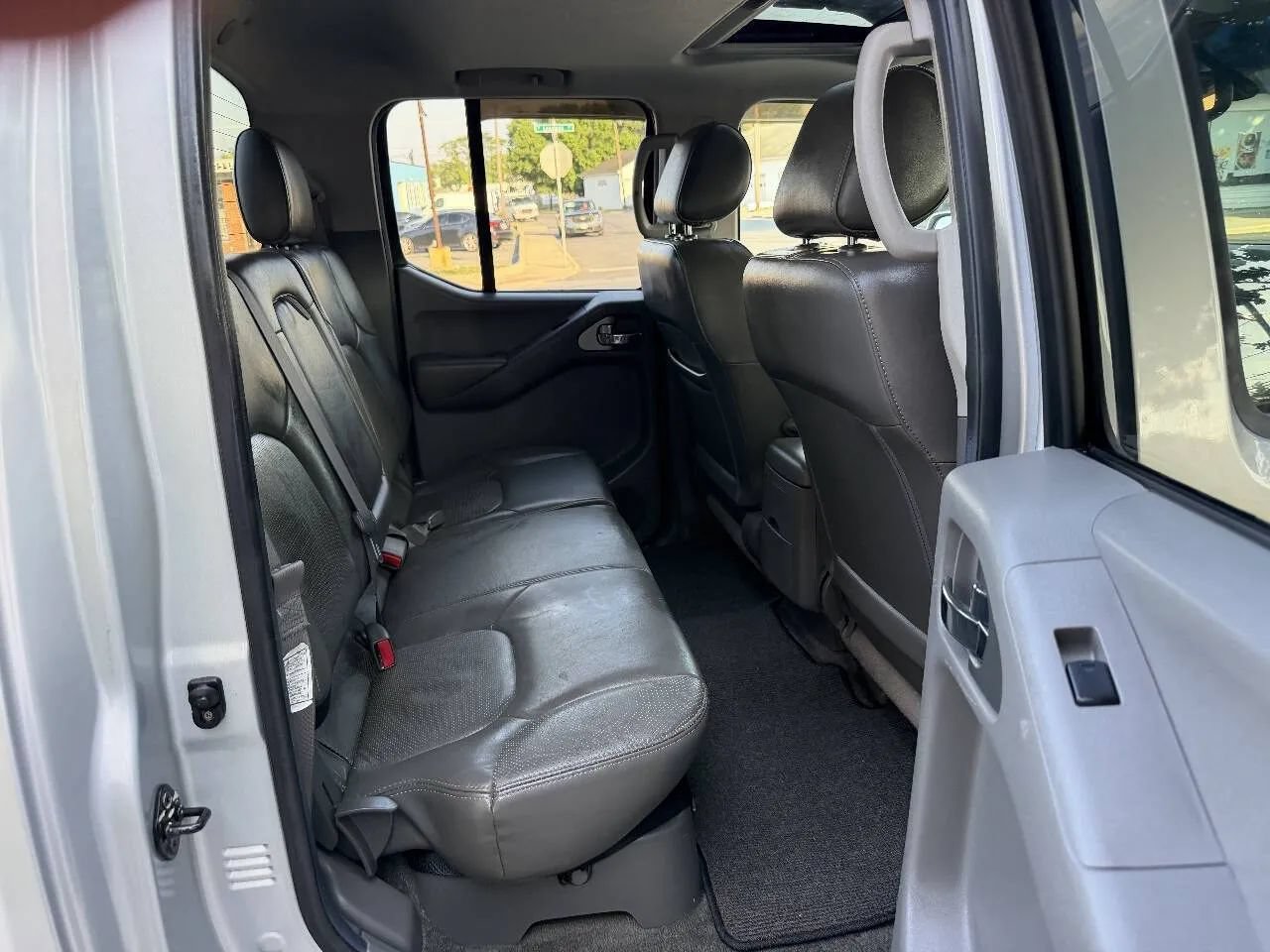 Used 2005 Nissan Frontier LE w/ (X01) Leather Pkg AWD/4WD image 37
