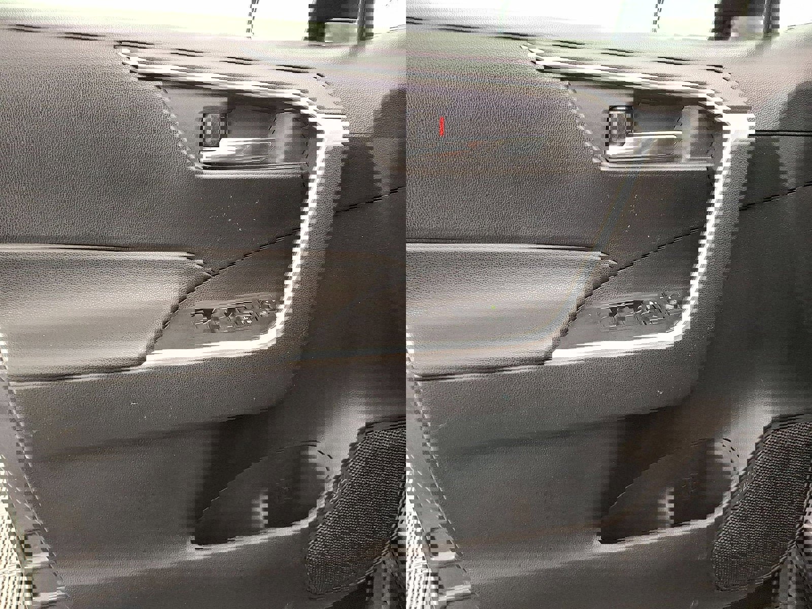 Used 2020 Toyota RAV4 XLE image 10