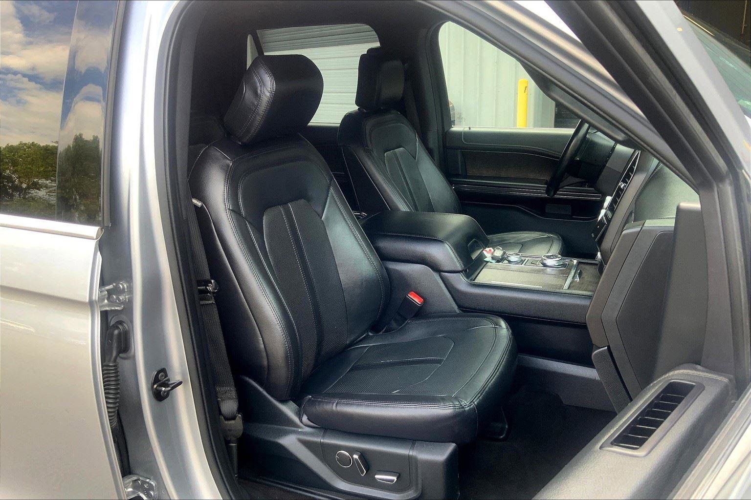 Used 2020 Ford Expedition Limited image 7