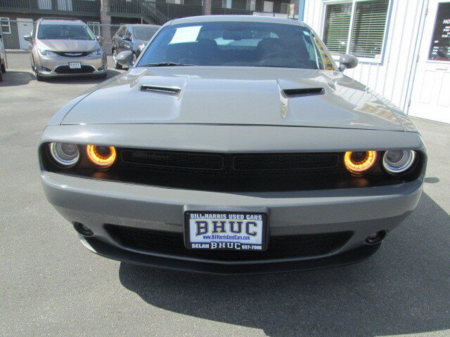Used 2019 Dodge Challenger SXT w/ Blacktop Package RWD image 2