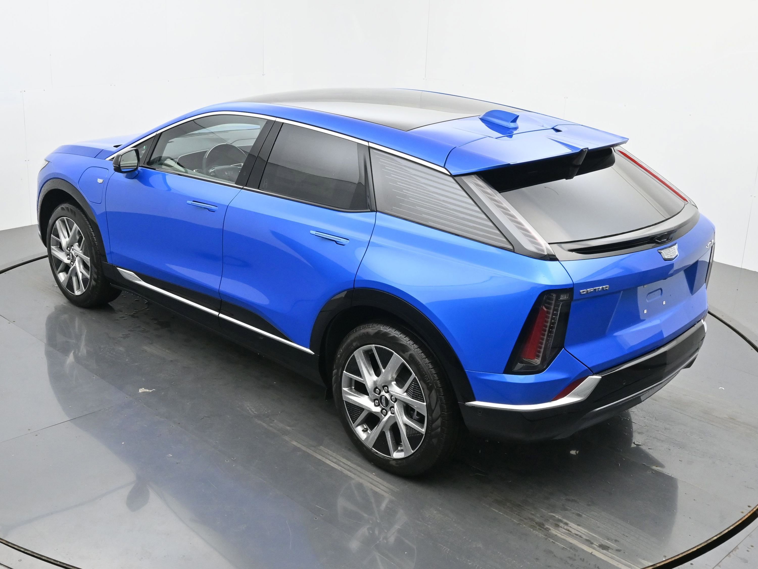 New 2026 Cadillac Optiq Luxury 1 w/ LPO, Floor Liner Package AWD/4WD image 25