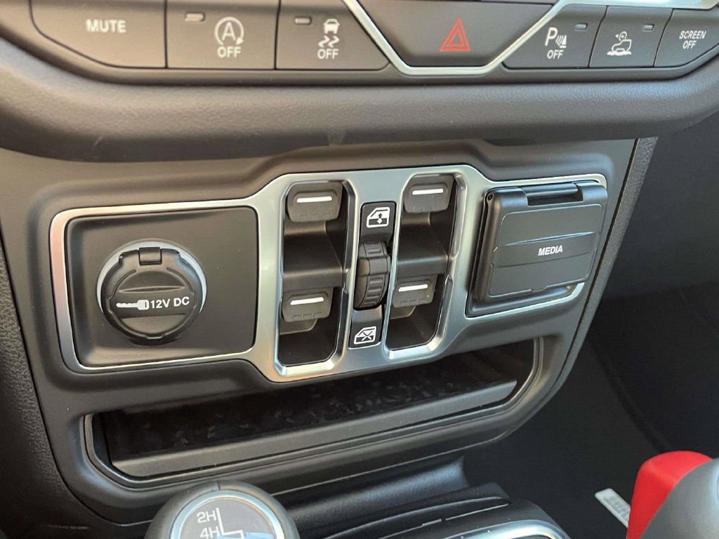 New 2027 Jeep Wrangler Unlimited Sahara AWD/4WD image 39