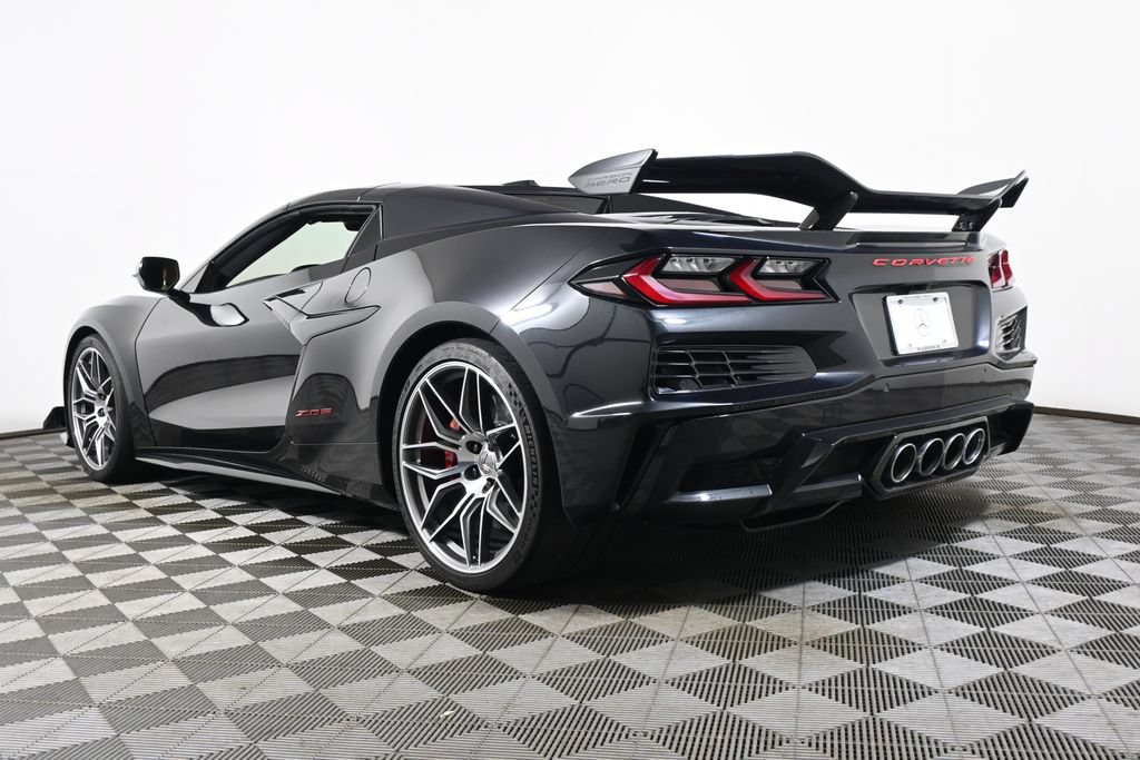 Used 2024 Chevrolet Corvette Z06 w/ Z07 Performance Package RWD image 5