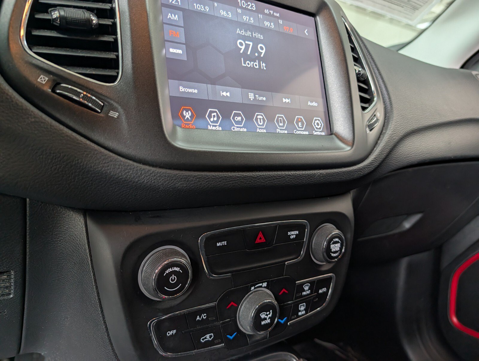 Used 2019 Jeep Compass Trailhawk AWD/4WD image 21
