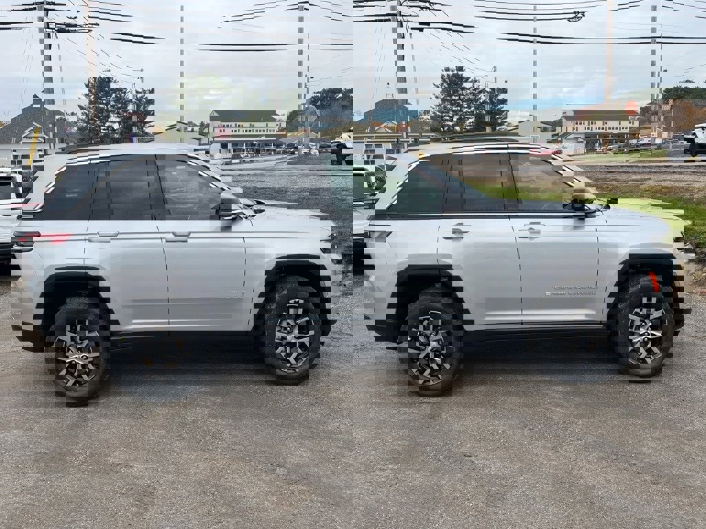 New 2025 Jeep Grand Cherokee Limited image 8