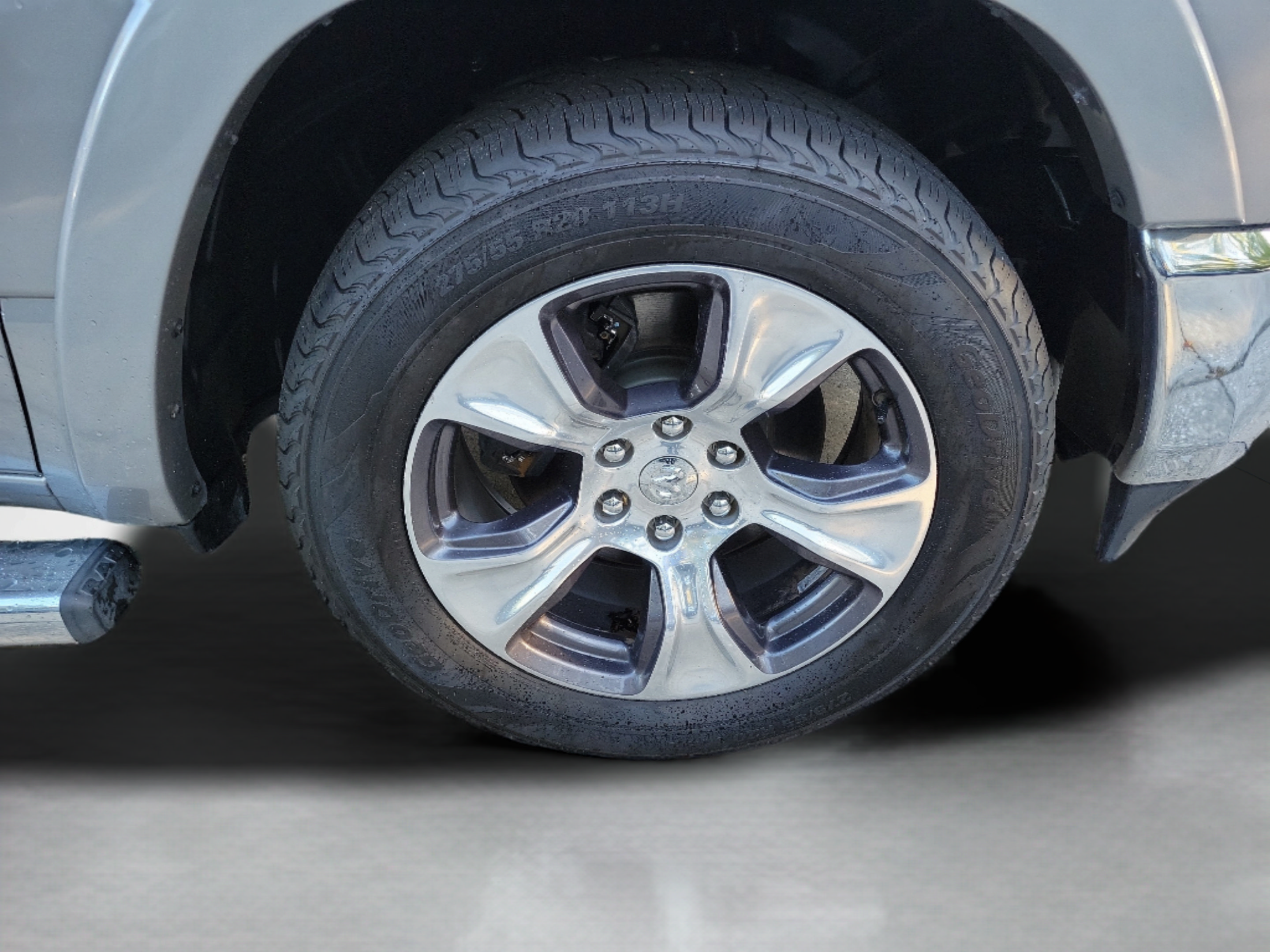 Used 2019 RAM 1500 Laramie RWD image 5