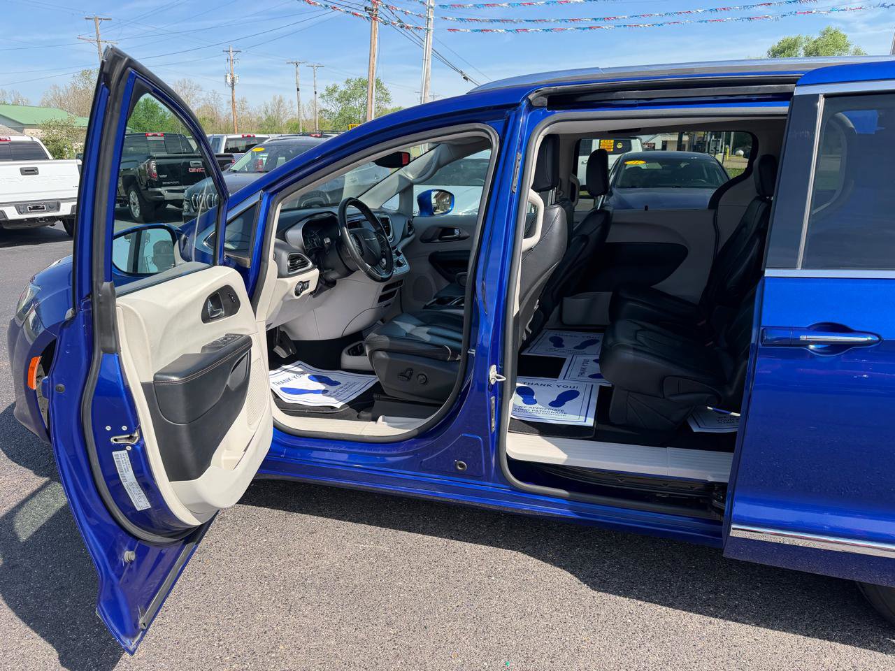 Used 2020 Chrysler Pacifica Touring-L image 7