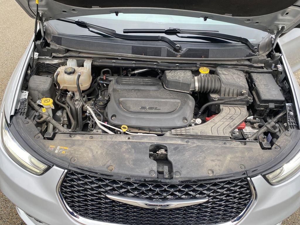Used 2023 Chrysler Pacifica Touring-L FWD image 22