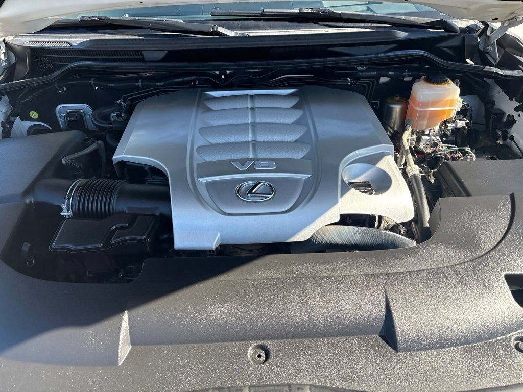 Used 2016 Lexus LX 570 4WD w/ Luxury Package image 11
