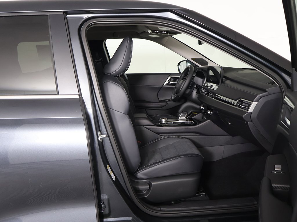 New 2025 Mitsubishi Outlander SE image 33