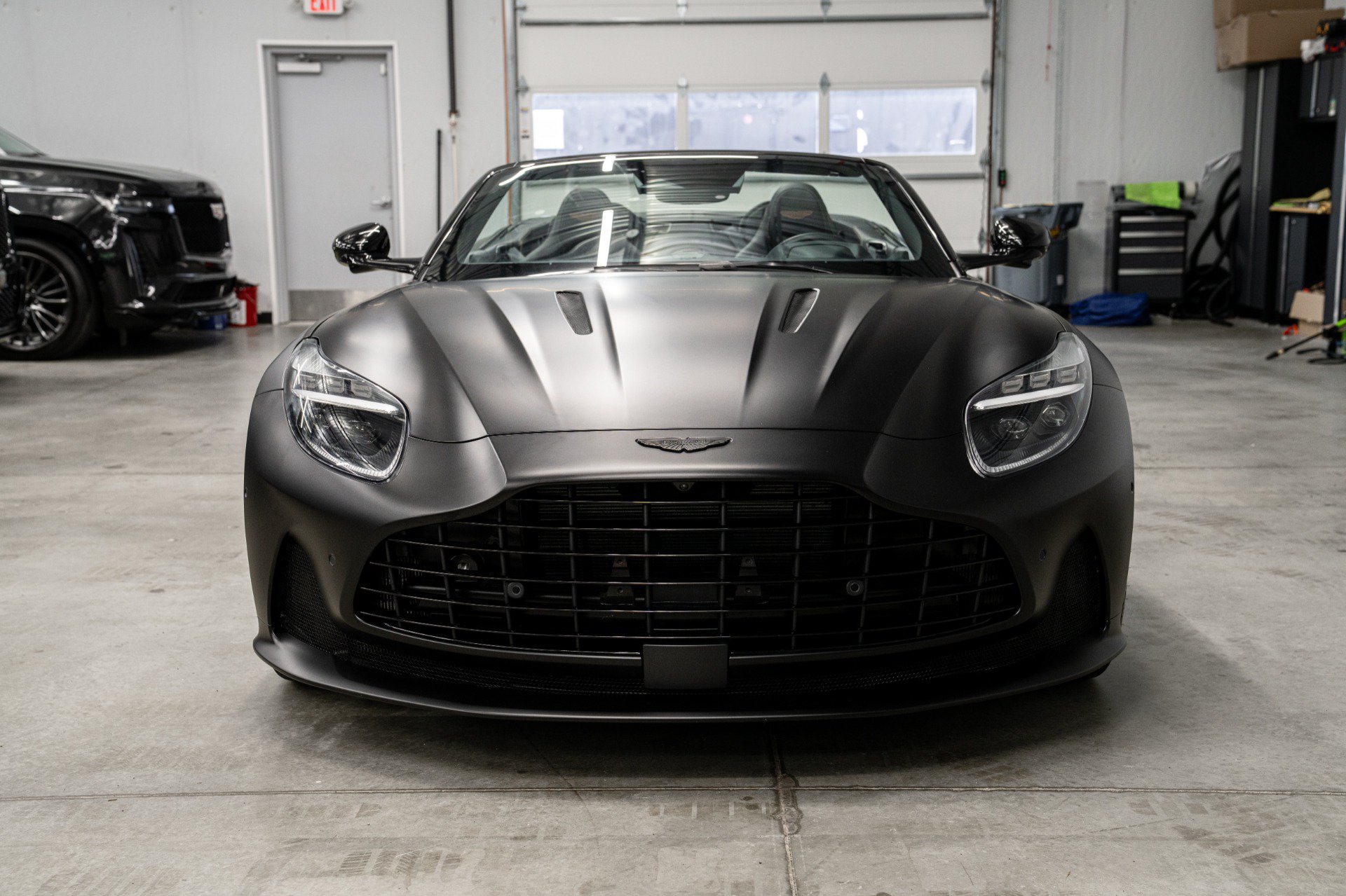 Used 2025 Aston Martin DB12 Convertible RWD image 4